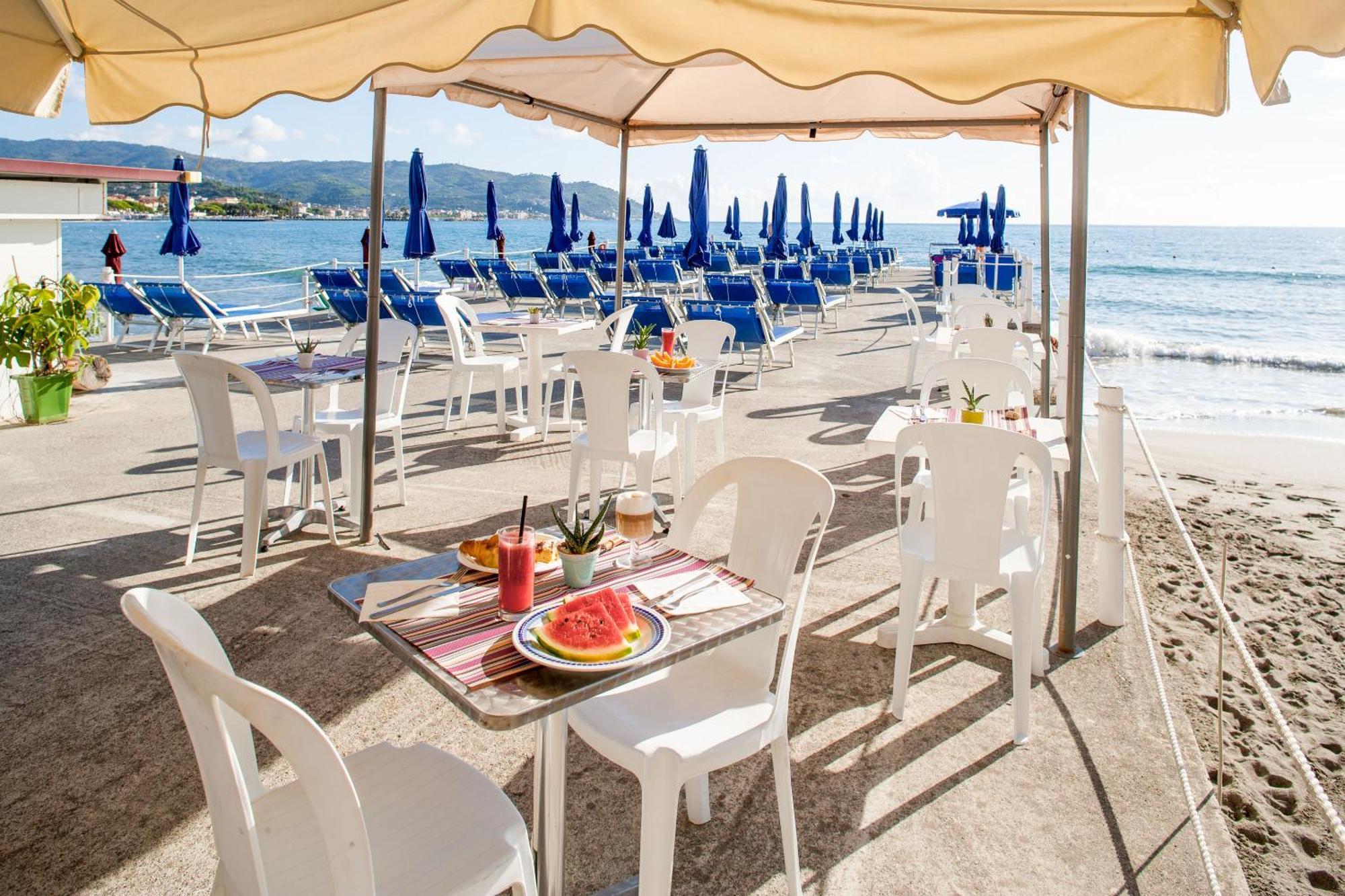 Hotel Moresco Diano Marina Dış mekan fotoğraf